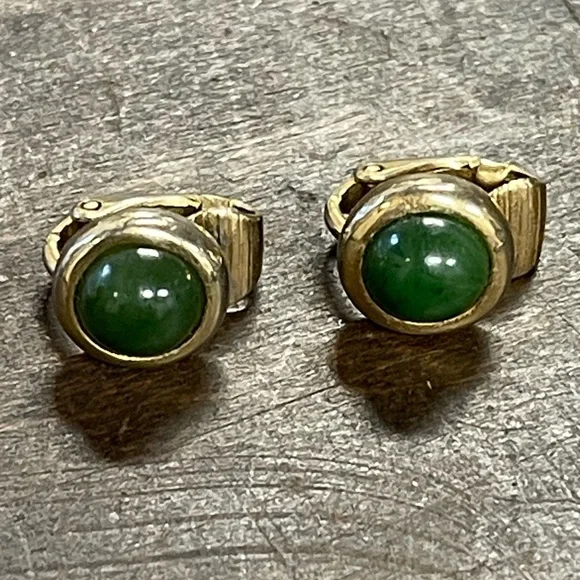Avon Vintage Green Round Stone Clip On Earrings - Picture 2 of 9